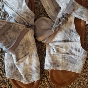 Ladies Blowfish Sandals 6.5 + Freebie surprise